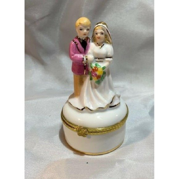 Wedding Trinket Box 4" tall by 2" wide 01-37308 - Picture 5 of 12